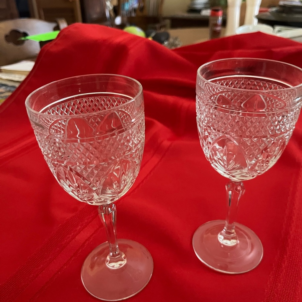 Crystal Wine Glass Set - Elegant Clear Design